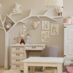 biely drevený nábytok do detskej izby