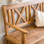 drevená lavica s úložným priestorom
