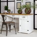 biely drevený písací stôl