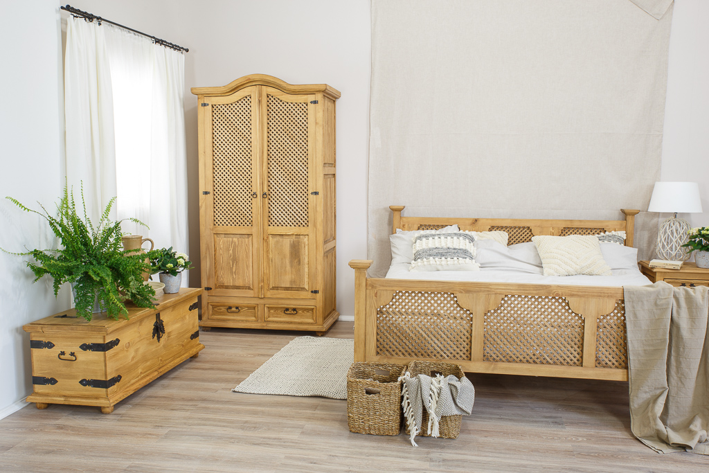 drevené truhly do spálne