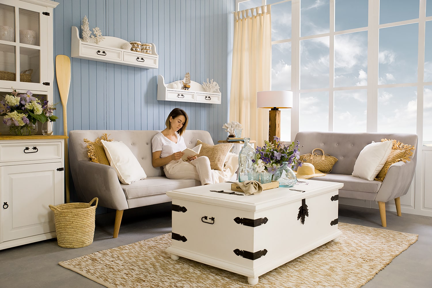 biely drevený nábytok do obývačky