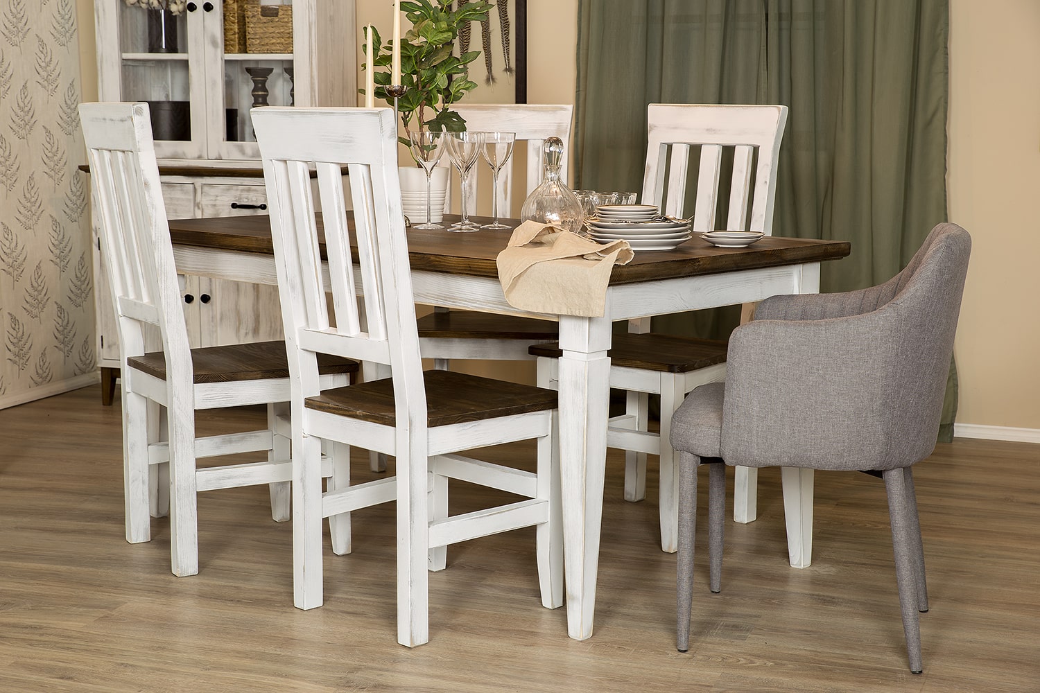 drevený stôl škandinávsk jedáleň