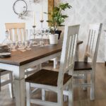 biela drevená stolička škandinávska